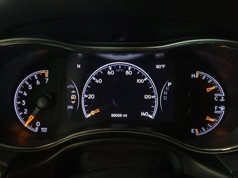 Used 2019 Jeep Grand Cherokee Altitude AWD/4WD image 23