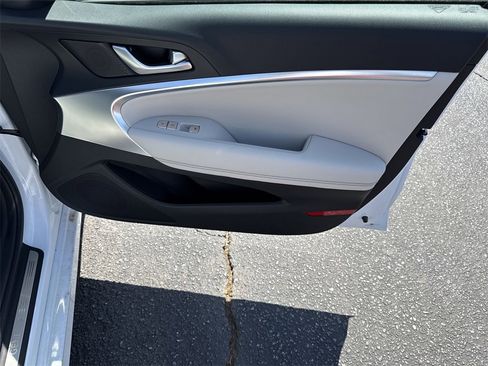 New 2025 Genesis G70 2.5T image 14