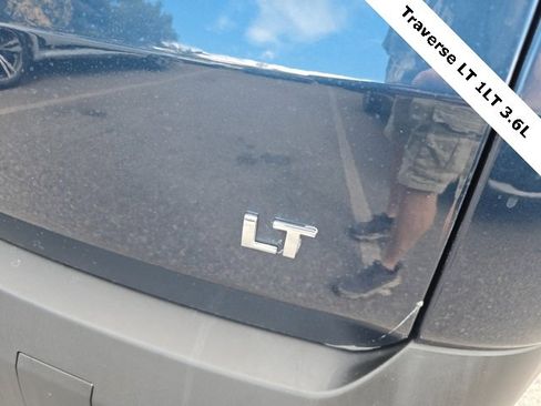 Used 2023 Chevrolet Traverse LT image 13