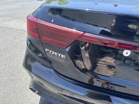 Used 2022 Kia Forte LXS FWD image 5