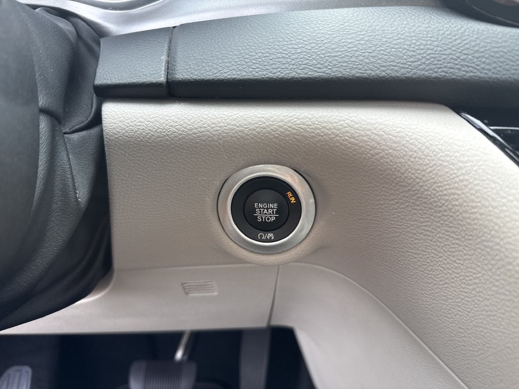 Used 2024 Chrysler Pacifica Touring-L FWD image 22