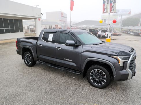 Used 2025 Toyota Tundra Limited w/ Power Package AWD/4WD image 6