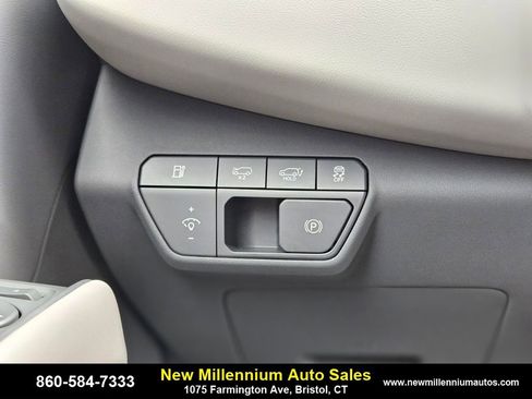 Used 2024 Kia EV9 Wind image 25