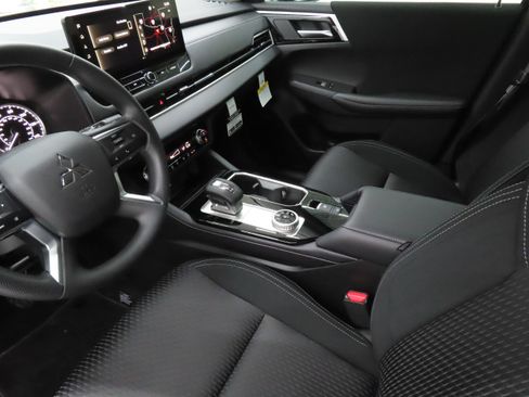 New 2026 Mitsubishi Outlander ES FWD image 21