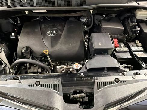 Used 2020 Toyota Sienna XLE Premium FWD image 39