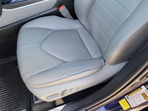 Used 2020 Toyota Highlander XLE image 15