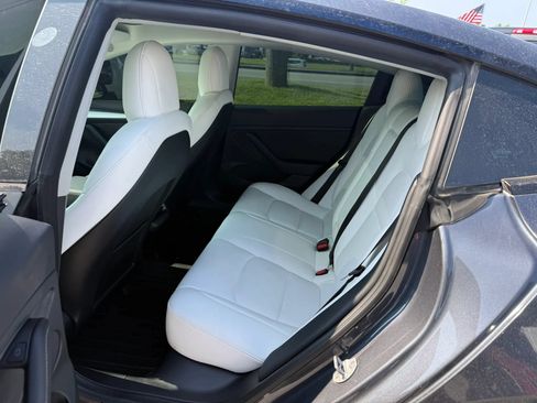 Used 2022 Tesla Model 3 Standard Range RWD image 5