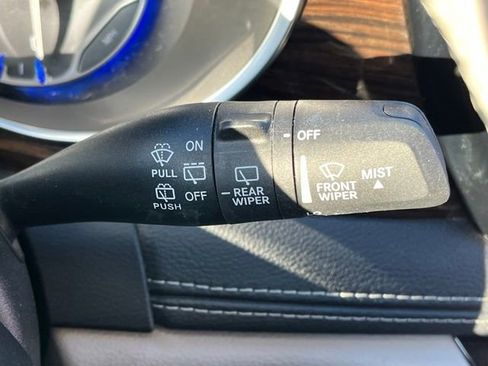 Used 2021 Chrysler Pacifica Limited image 43