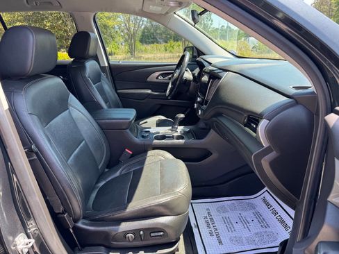 Used 2019 Chevrolet Traverse LT w/ LPO, Floor Liner Package AWD/4WD image 17