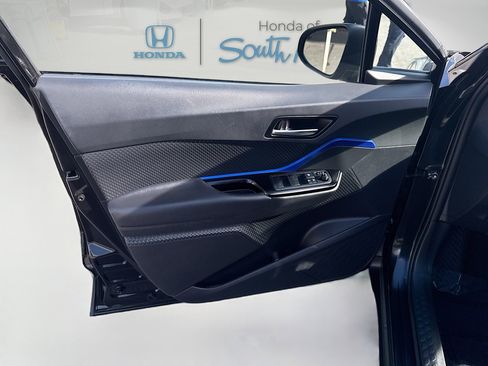 Used 2021 Toyota C-HR XLE image 19