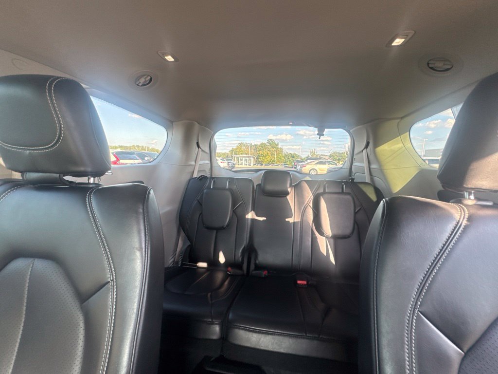 Used 2024 Chrysler Pacifica Touring-L FWD image 26