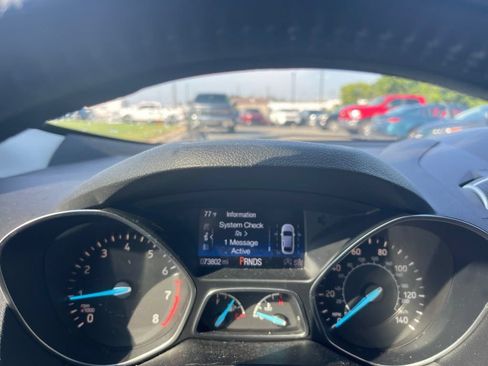 Used 2017 Ford Escape Titanium w/ Equipment Group 301A AWD/4WD image 10