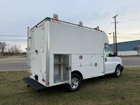 Used 2018 Chevrolet Express 3500 image 5