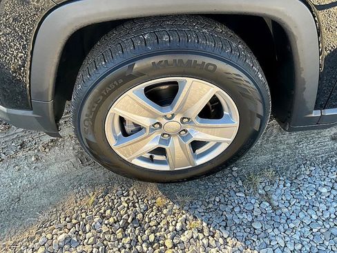 Used 2022 Jeep Compass Latitude image 10