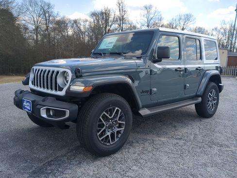 New 2026 Jeep Wrangler Unlimited Sahara AWD/4WD image 6