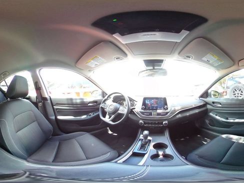 Used 2025 Nissan Altima 2.5 SV FWD image 42