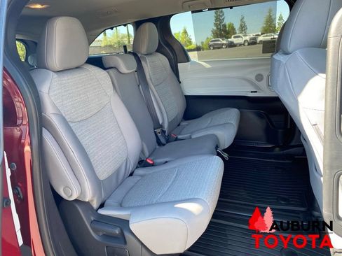New 2026 Toyota Sienna LE FWD image 17