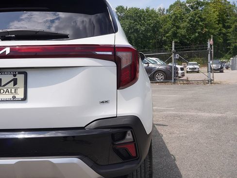 Used 2024 Kia Seltos EX AWD/4WD image 15