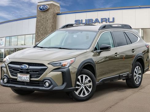 Used 2025 Subaru Outback Premium image 1
