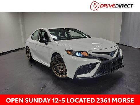 Used 2024 Toyota Camry SE FWD image 1