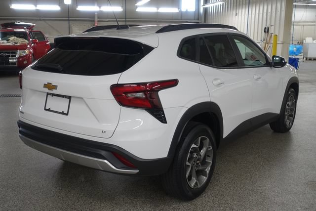 Used 2025 Chevrolet Trax LT FWD image 7