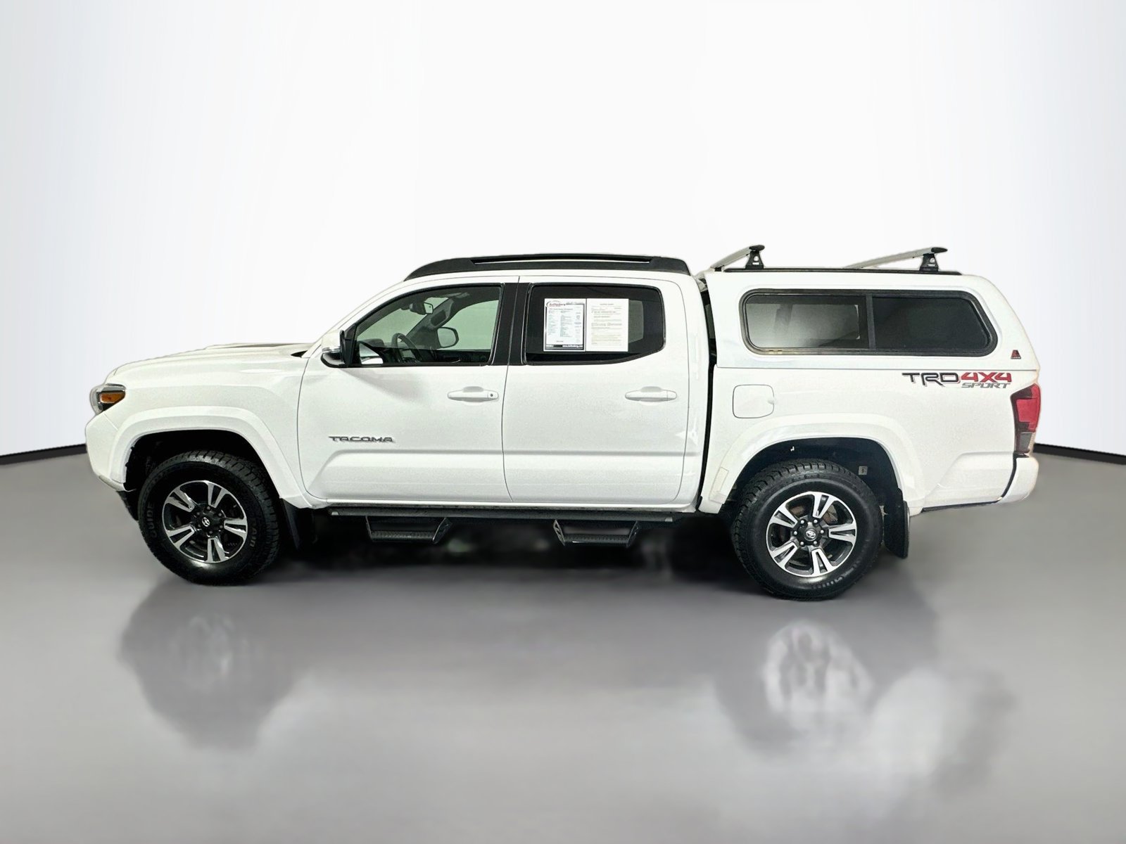 Used 2018 Toyota Tacoma TRD Sport AWD/4WD image 4