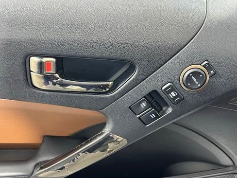 Used 2015 Hyundai Genesis 3.8 RWD image 10