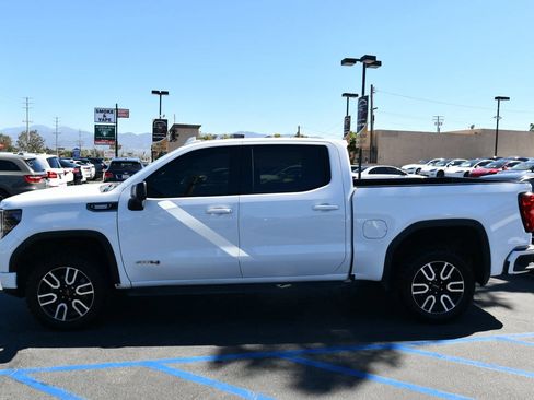 Used 2022 GMC Sierra 1500 AT4 w/ AT4 Premium Package AWD/4WD image 4
