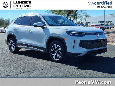 Certified 2025 Volkswagen Tiguan S image 1