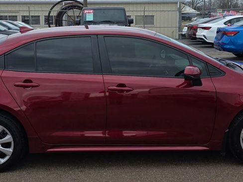 Used 2025 Toyota Corolla LE FWD image 3