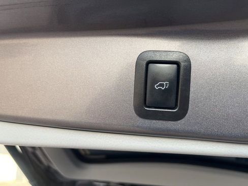 Used 2019 Toyota Highlander XLE image 9