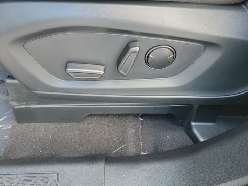 Used 2024 Ford Explorer XLT RWD image 11