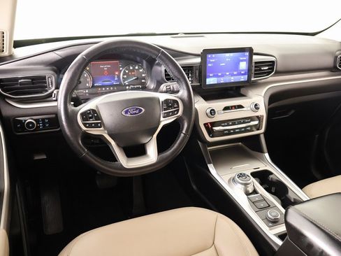 Used 2023 Ford Explorer XLT w/ Equipment Group 202A image 2