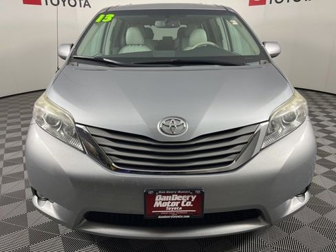 Used 2013 Toyota Sienna XLE image 22
