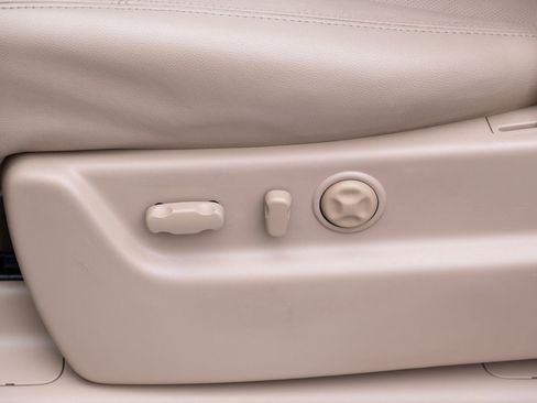 Used 2014 Chevrolet Tahoe LTZ image 12