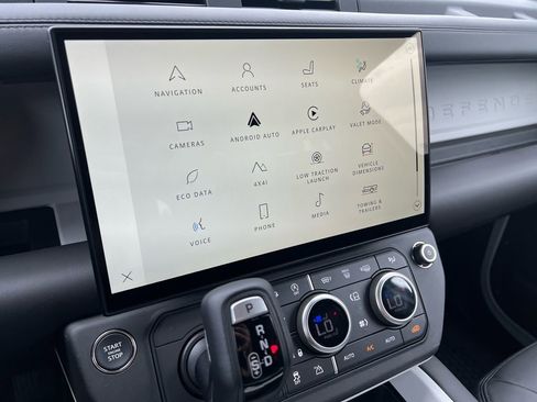 New 2026 Land Rover Defender 110 X-Dynamic SE AWD/4WD image 16