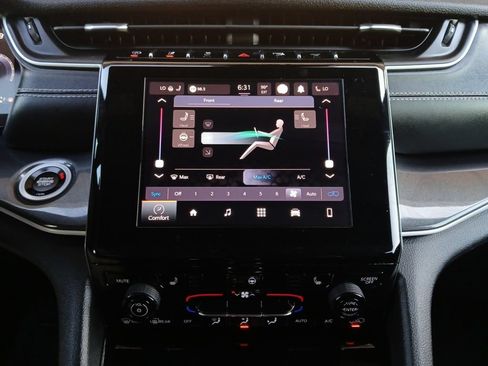 Used 2023 Jeep Grand Cherokee L Laredo RWD image 4