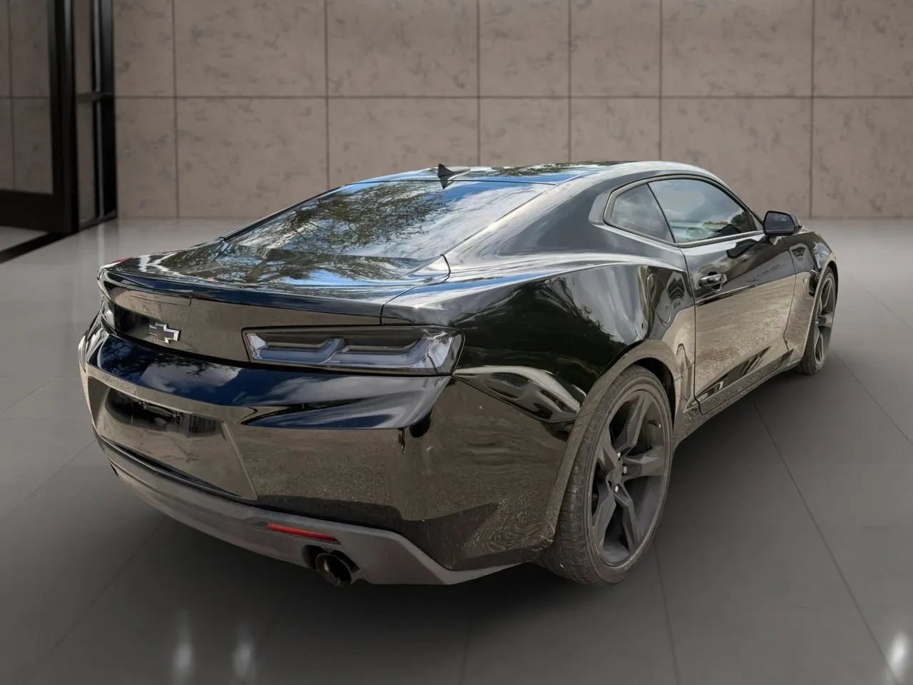 Used 2018 Chevrolet Camaro LT RWD image 4