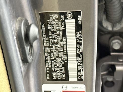 Used 2017 Toyota Camry LE w/ Moonroof Package FWD image 12