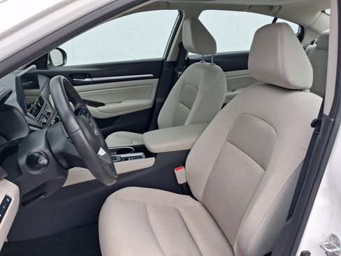 Used 2023 Nissan Altima 2.5 SV w/ SV Premium Package AWD/4WD image 5