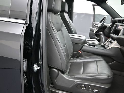 Used 2024 GMC Yukon XL Denali image 41