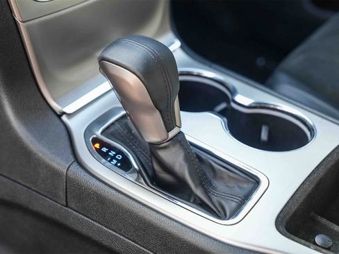 Used 2017 Jeep Grand Cherokee Altitude image 18