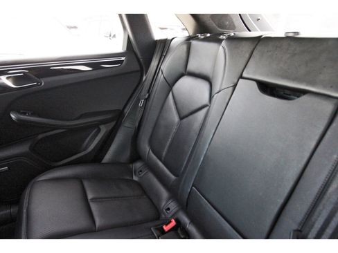 Used 2020 Porsche Macan S image 14