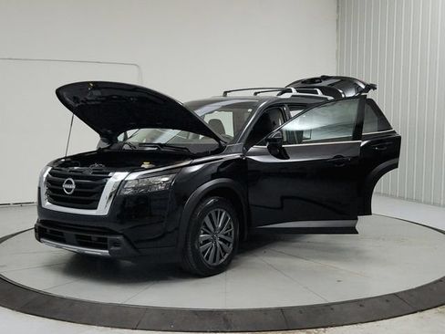 Used 2025 Nissan Pathfinder SL w/ SL Premium Package FWD image 11
