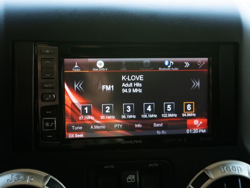 Used 2017 Jeep Wrangler Unlimited Sahara w/ Max Tow Package image 32