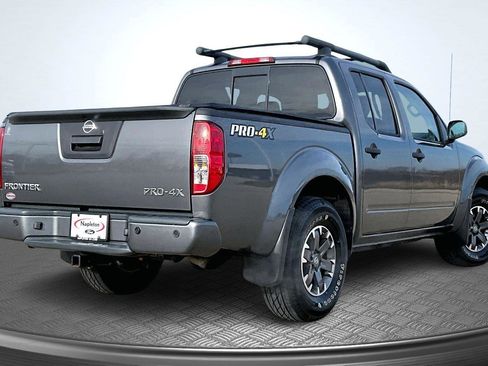 Used 2019 Nissan Frontier PRO-4X image 2