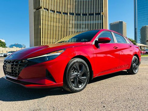 Used 2023 Hyundai Elantra SEL FWD image 3