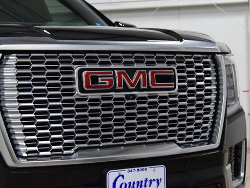 Used 2024 GMC Yukon XL Denali AWD/4WD image 11