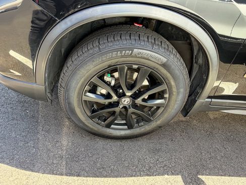 Used 2017 Nissan Rogue SV AWD/4WD image 6