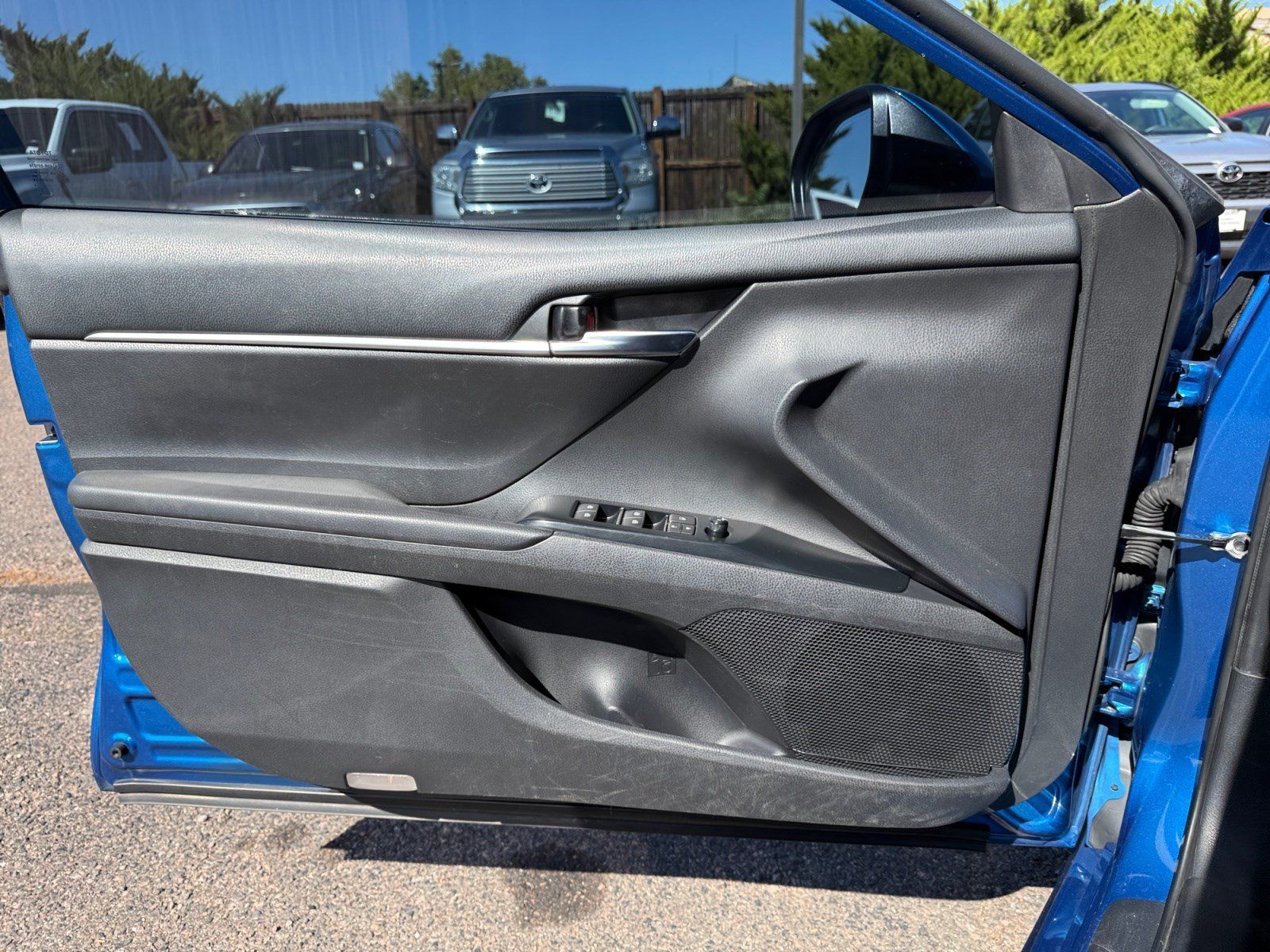 Used 2019 Toyota Camry SE FWD image 13